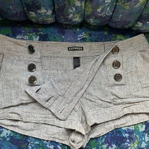 Express grey/white knit button from shorts